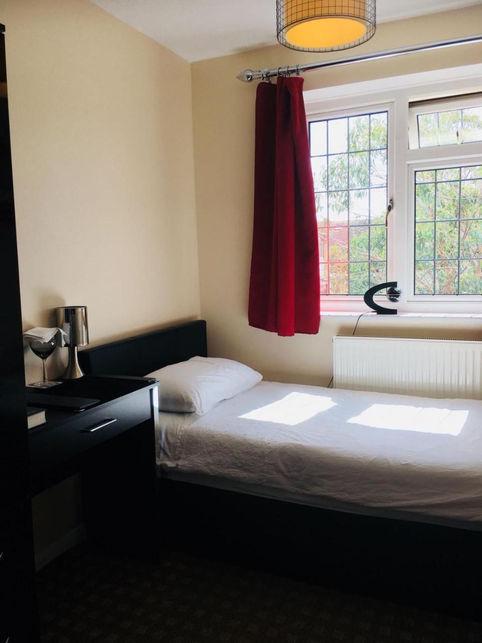 Bianca'S House Hotel Heathrow Airport Слау Экстерьер фото